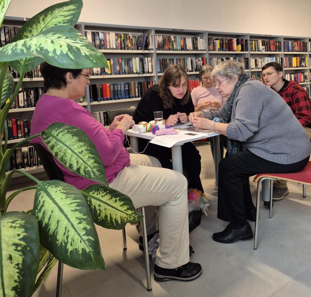 Häkeln in der Bücherei