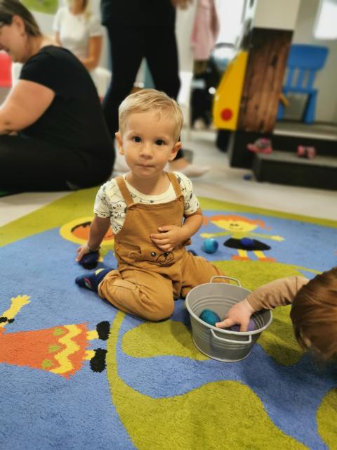 Spiel und Spaß mit Topf und Ball